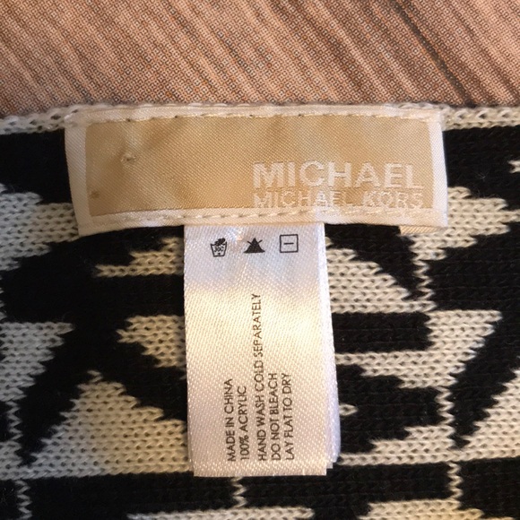 MK Michael Kors Logo Scarf - Picture 2 of 4